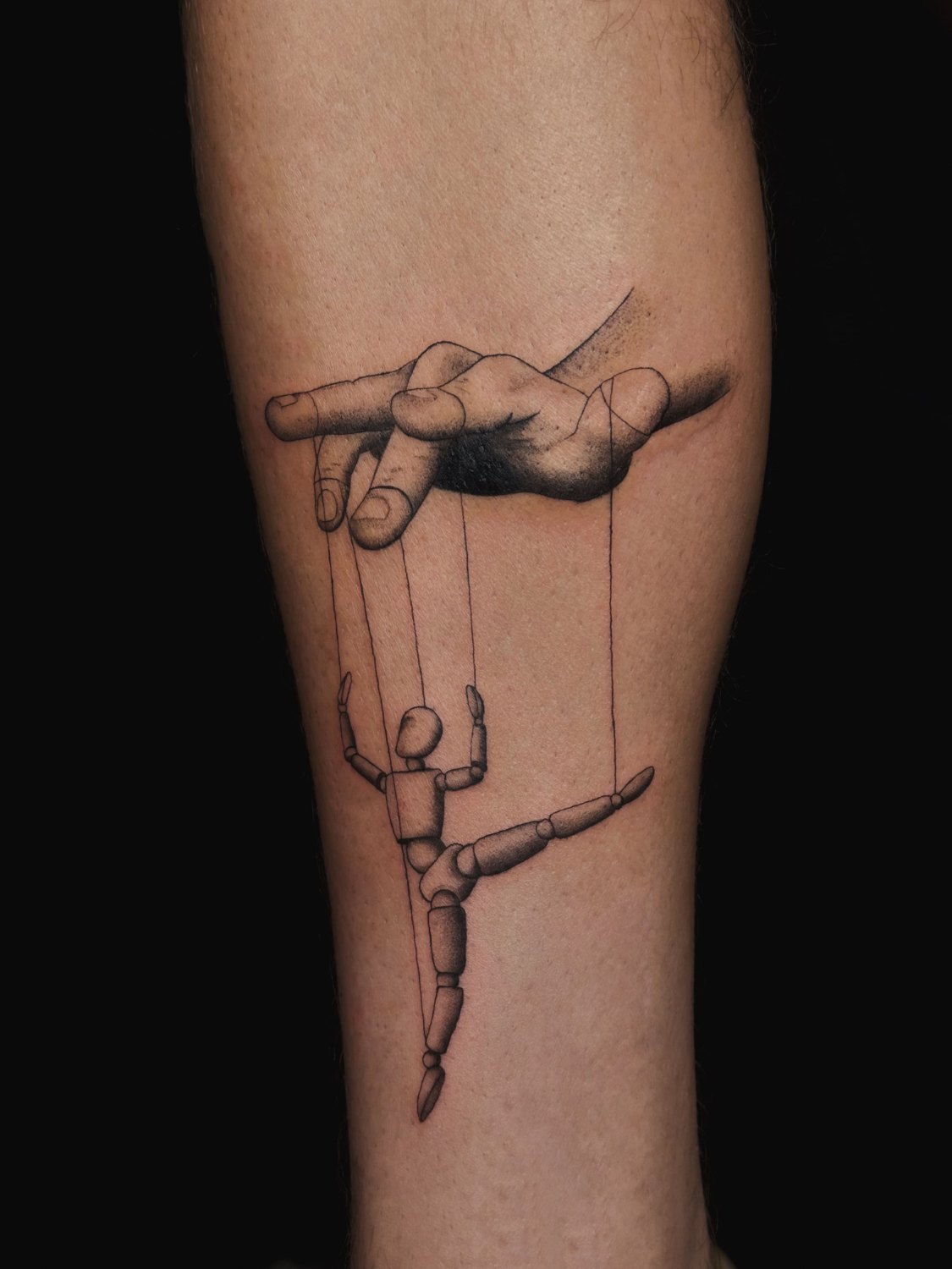 Marionette and hand — graphic